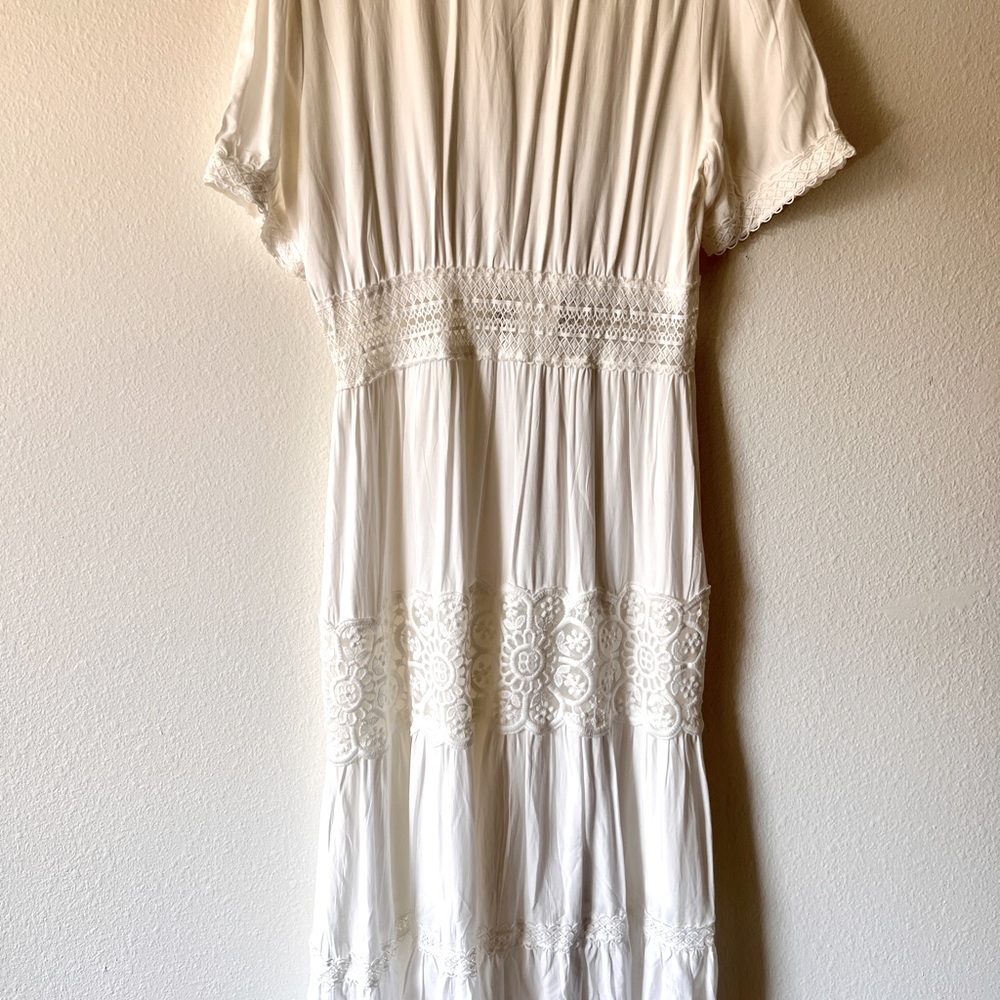White lace dress in 4-6 NWT